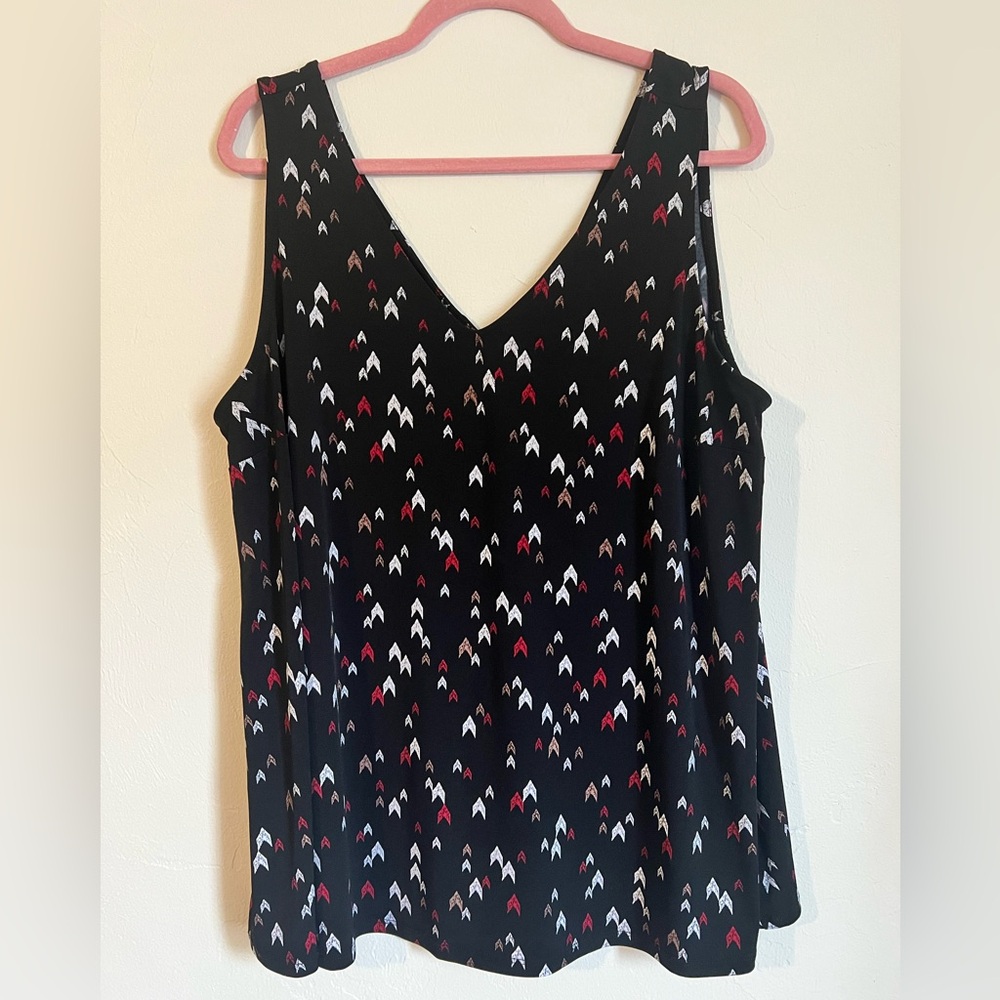 Torrid Black Geometric V-Neck Sleeveless Tank Top Size 2